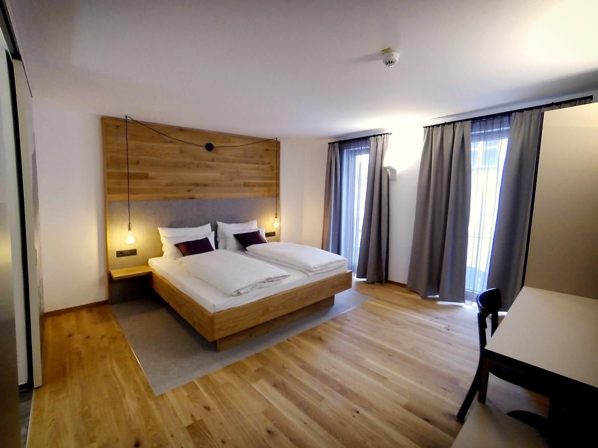 Stadthotel Kachelofen クルムバハ エクステリア 写真