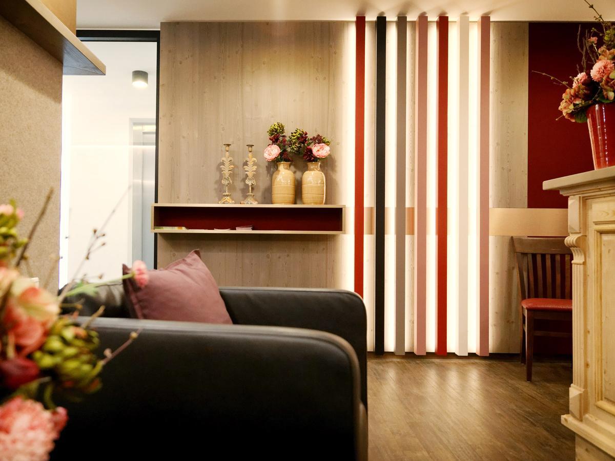 Stadthotel Kachelofen クルムバハ エクステリア 写真